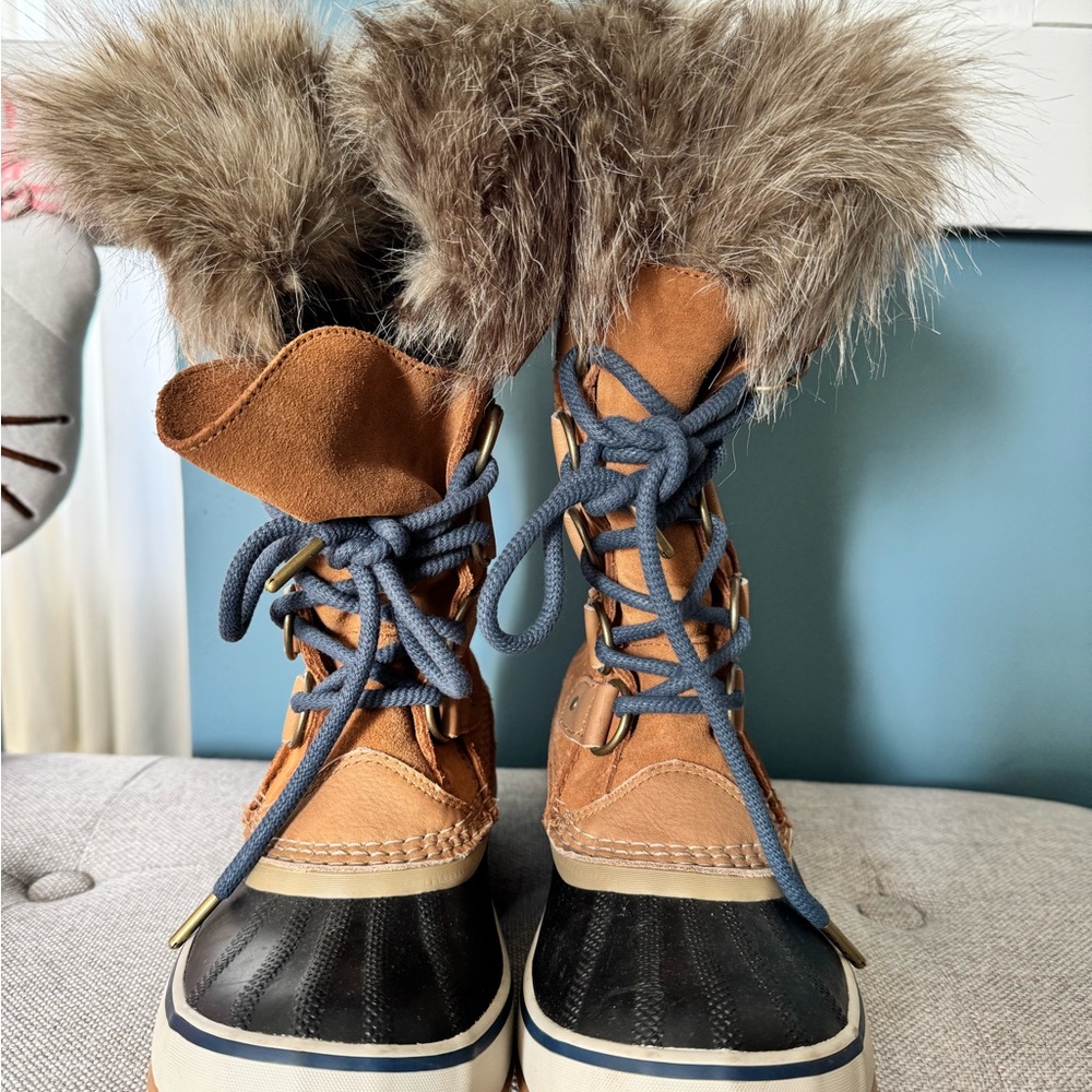 Sorel Tan and Black Winter Boots with Fur Trim